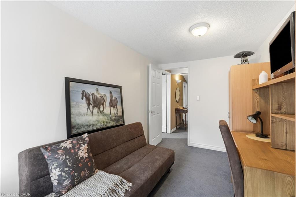 18 Province Street N Property Photo 10