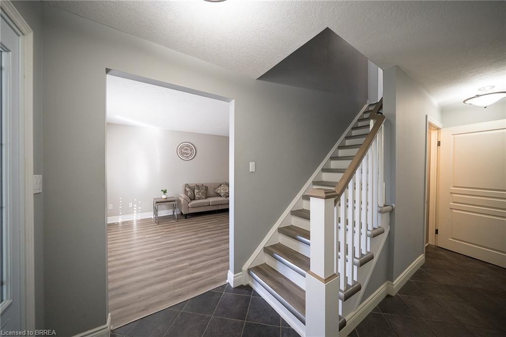 20 Hogarth Road Property Photo 6
