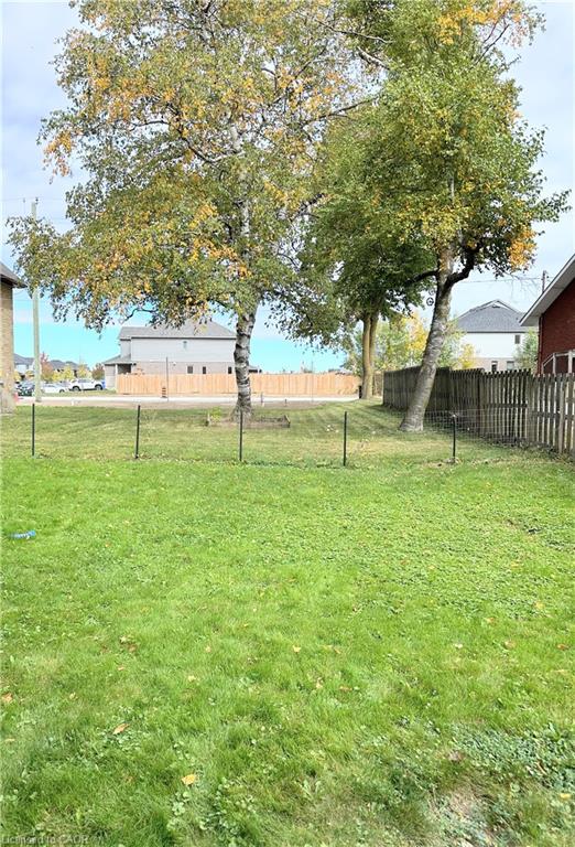 554 Main Street E Property Photo 3