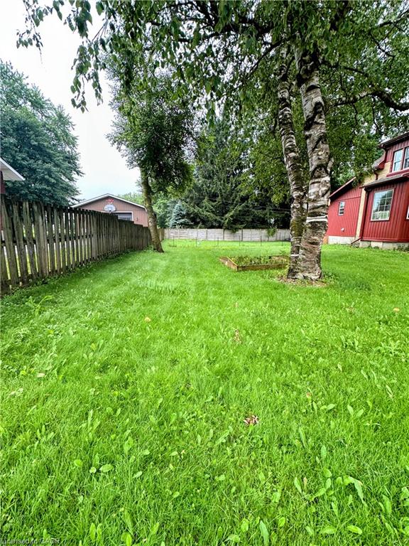 554 Main Street E Property Photo 4