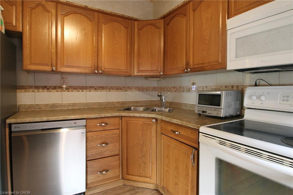35 Barons Avenue S Property Photo 10