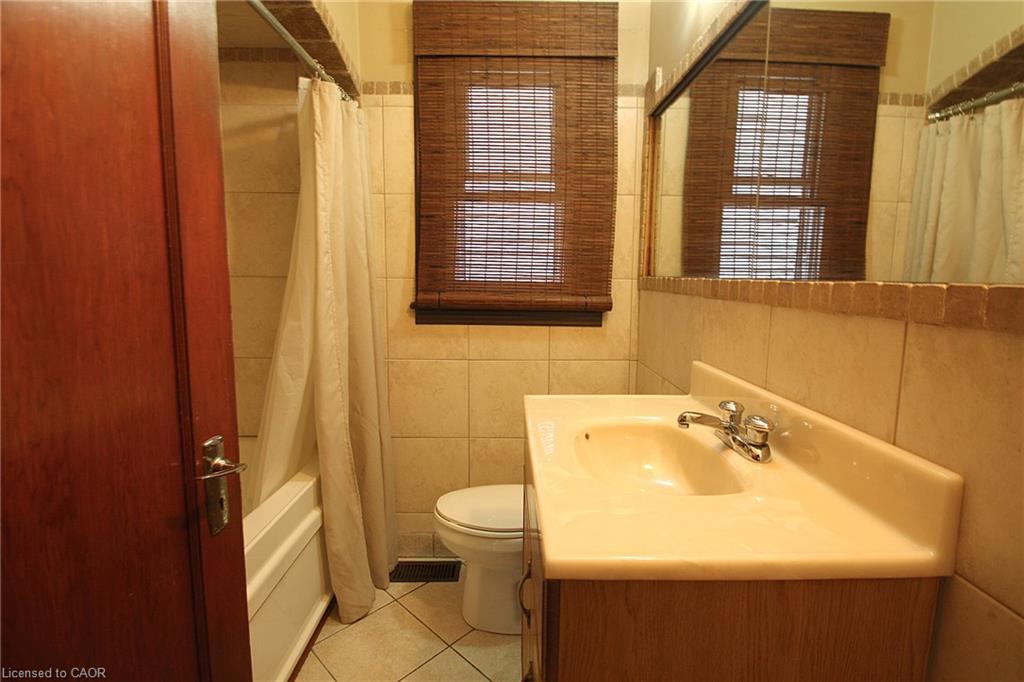 35 Barons Avenue S Property Photo 11