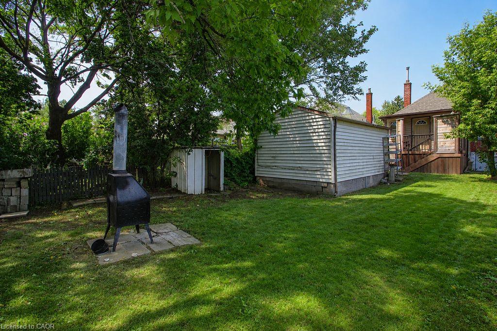 35 Barons Avenue S Property Photo 25