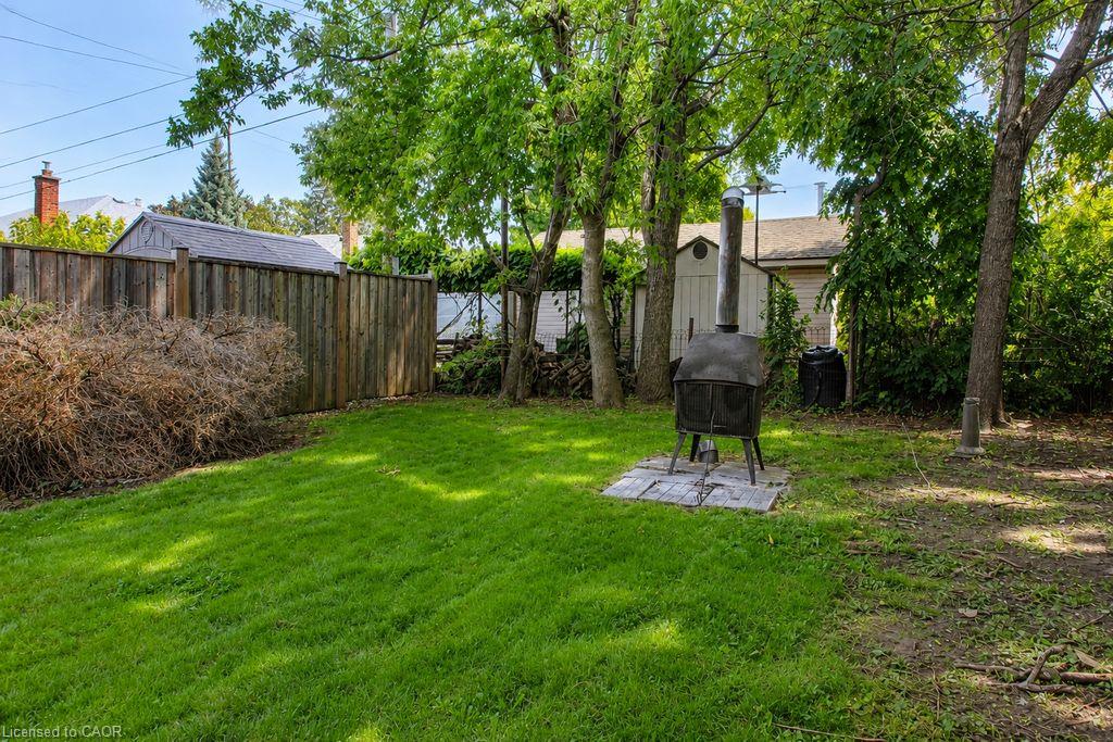 35 Barons Avenue S Property Photo 27