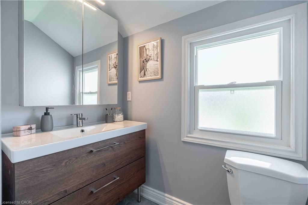195 Wood Street E Property Photo 18