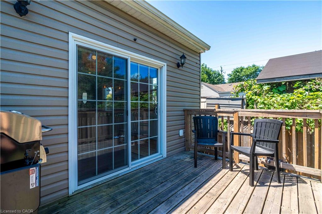 195 Wood Street E Property Photo 24