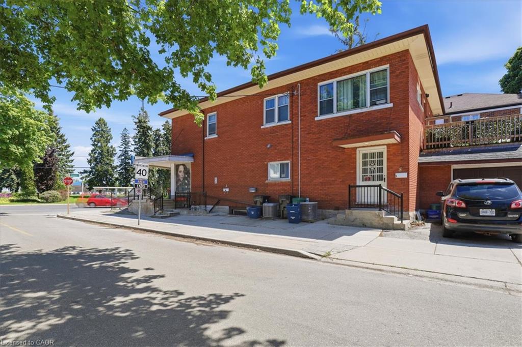 744 Queen Street S Property Photo 4