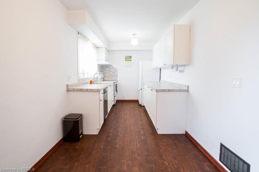 120 Henry Street Property Photo 6