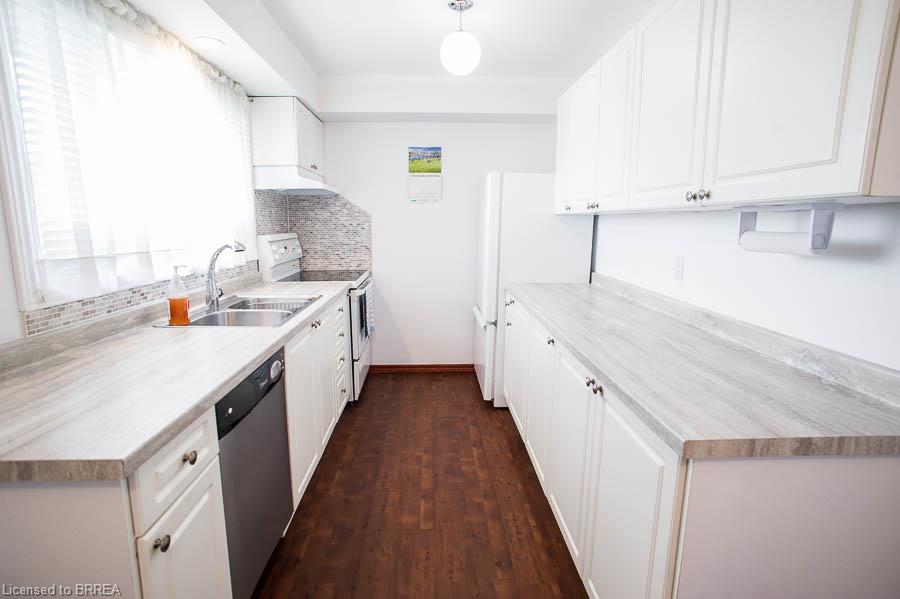 120 Henry Street Property Photo 7