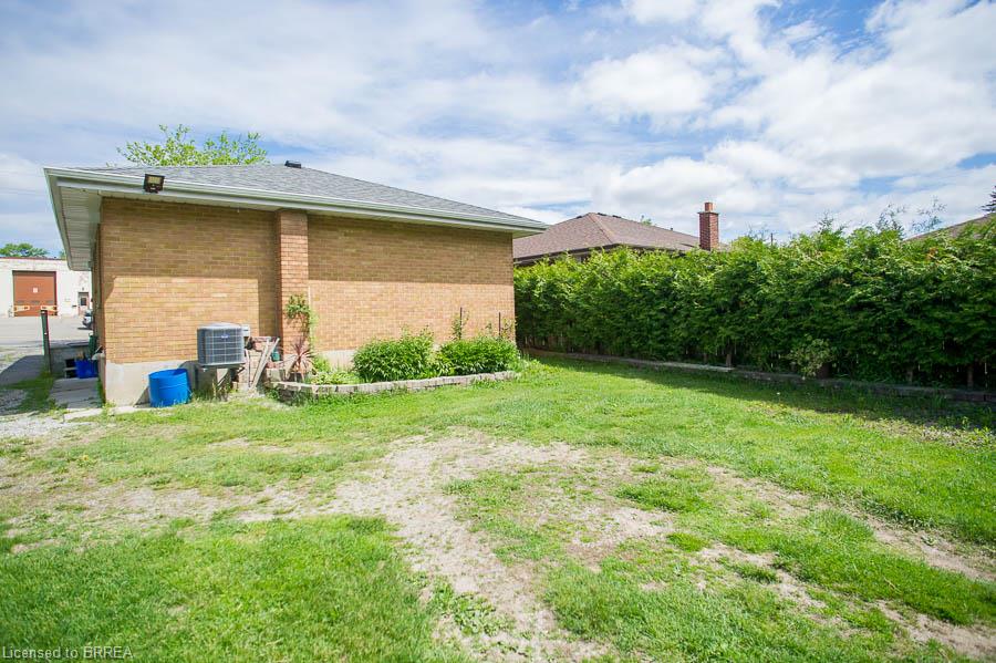 120 Henry Street Property Photo 20