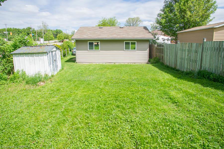 120 Henry Street Property Photo 22