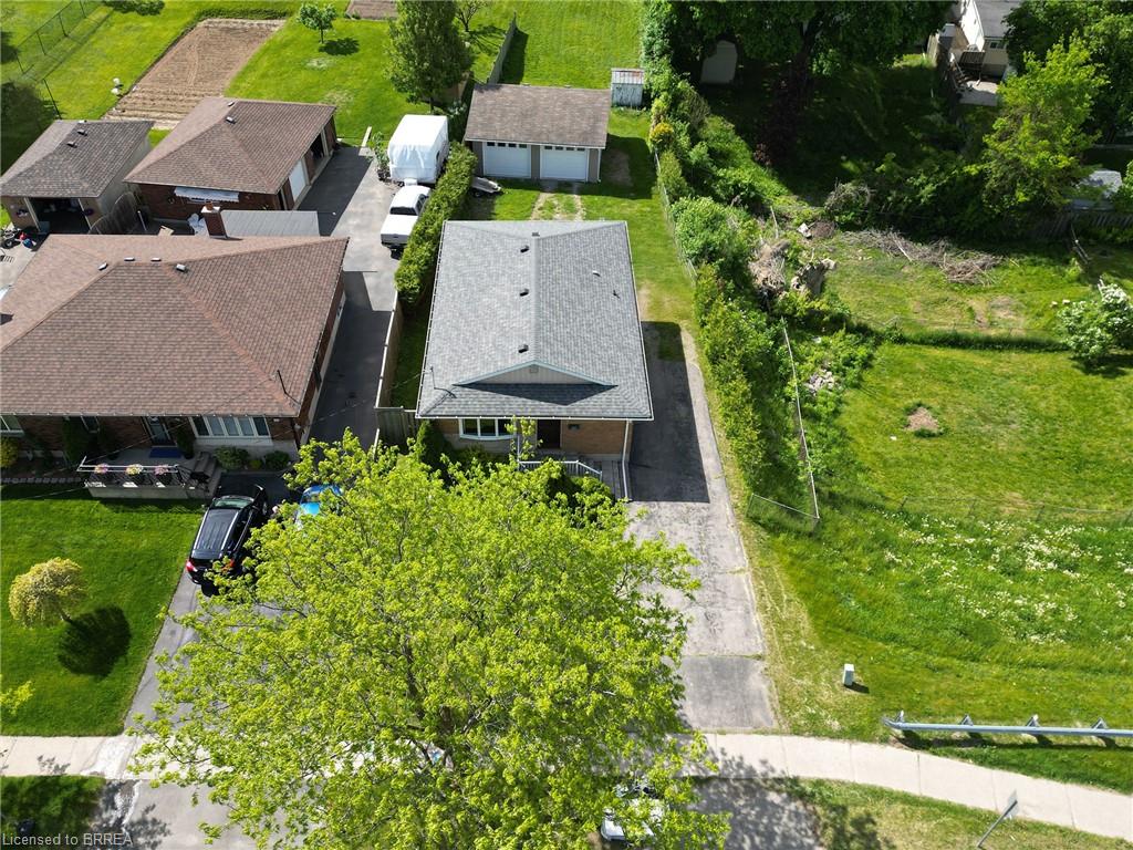 120 Henry Street Property Photo 23