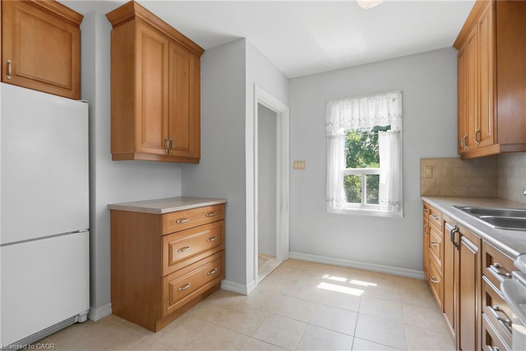 188 Troy Street Property Photo 9