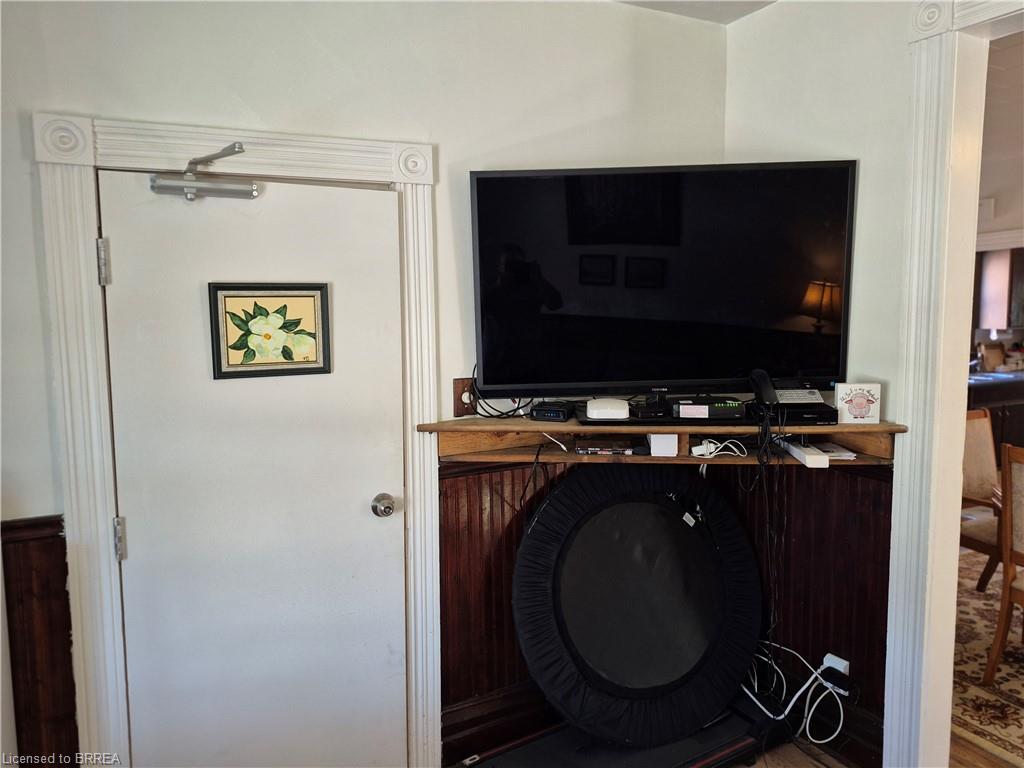 97 Colborne Street S Property Photo 14