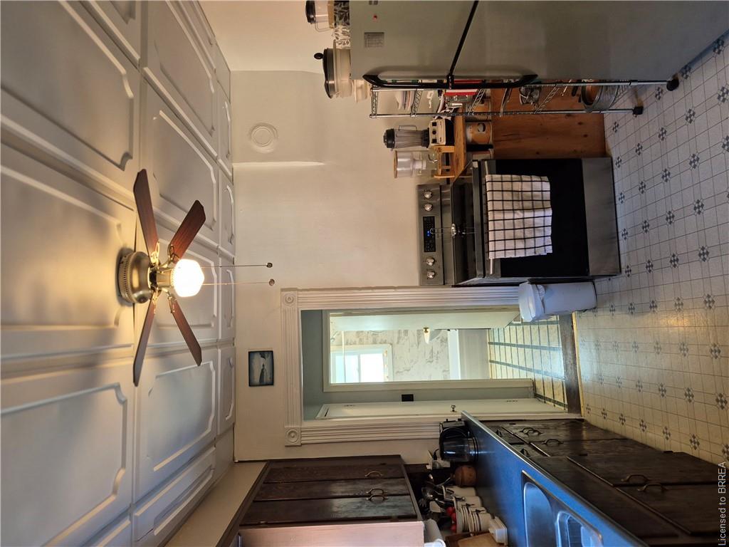 97 Colborne Street S Property Photo 22
