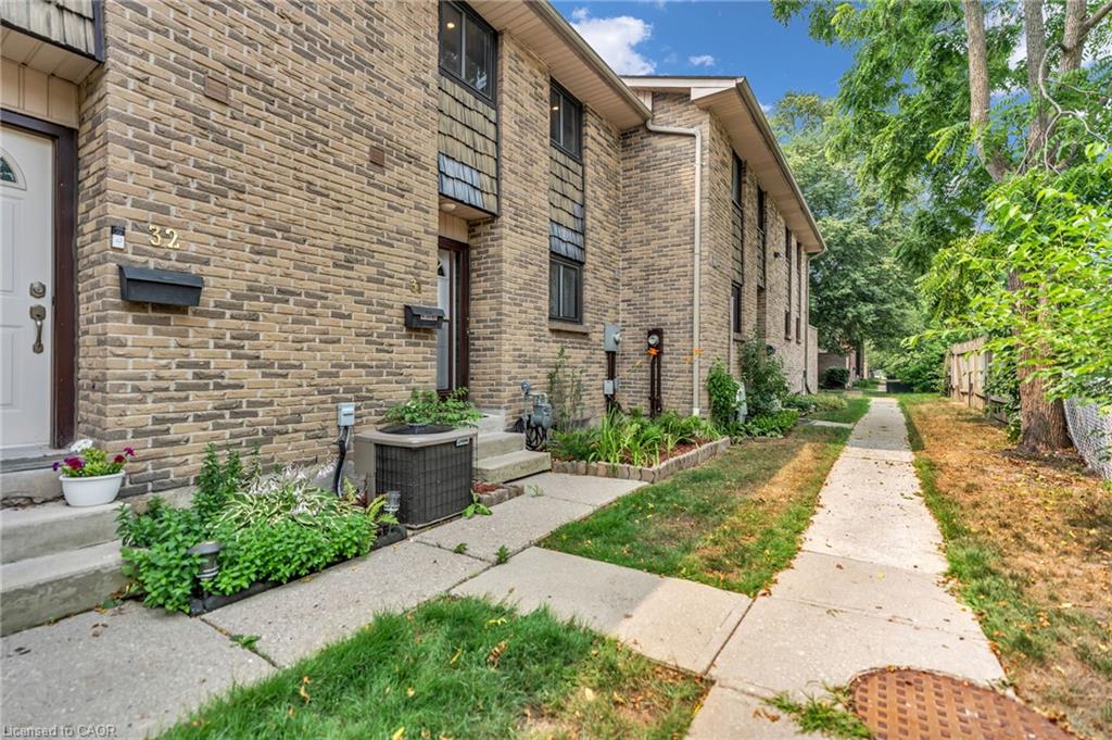 31-474 Southdale Road E Property Photo 2