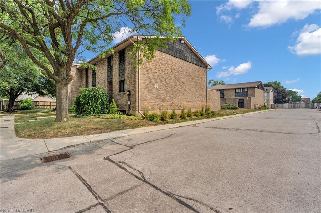 31-474 Southdale Road E Property Photo 4