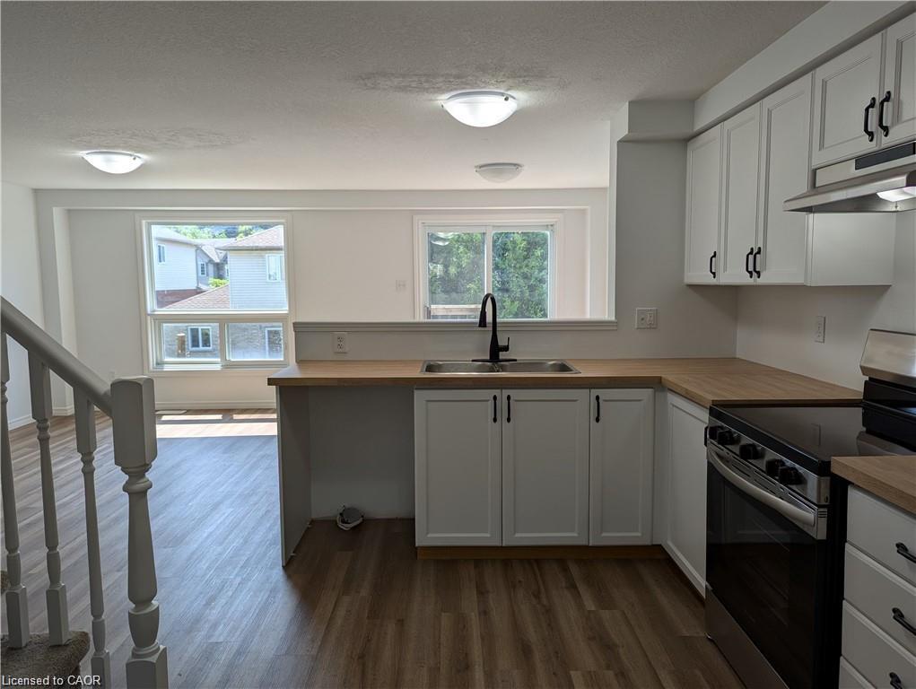 699 Laurelwood Drive Property Photo 3