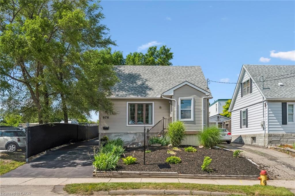 976 Guelph Street