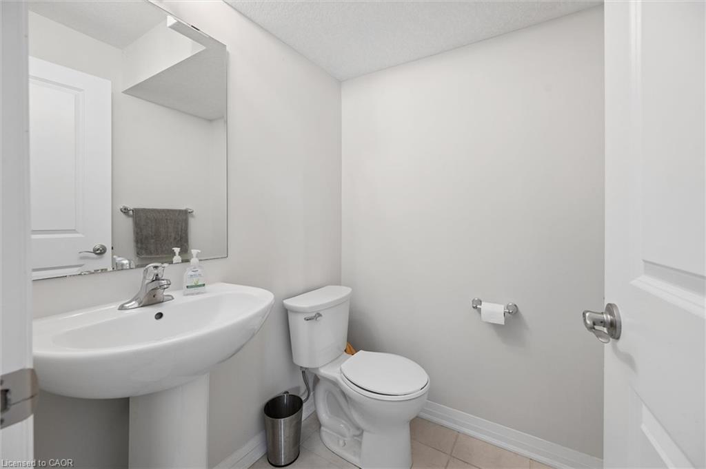19d-1989 Ottawa Street S Property Photo 31