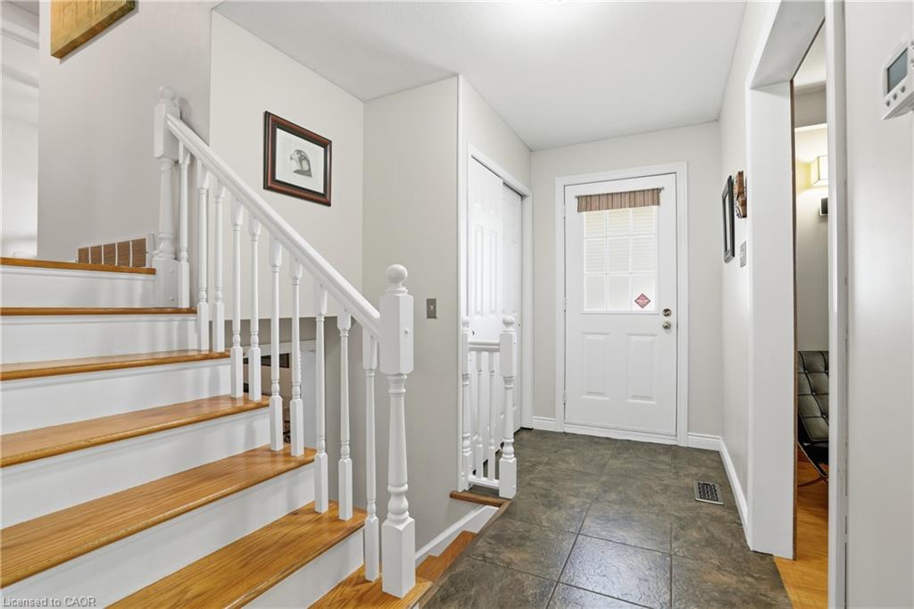 38 Kingsway Boulevard Property Photo 5