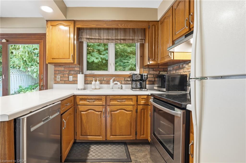 38 Kingsway Boulevard Property Photo 11