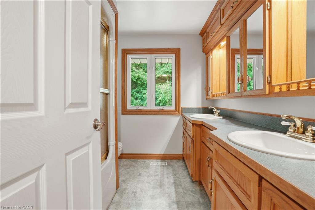 38 Kingsway Boulevard Property Photo 16