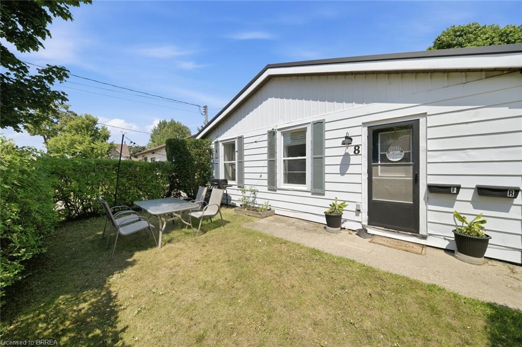 8 Russell Street Property Photo 2