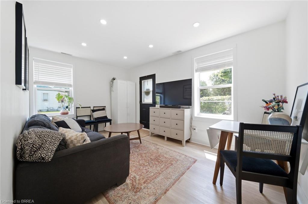 8 Russell Street Property Photo 3