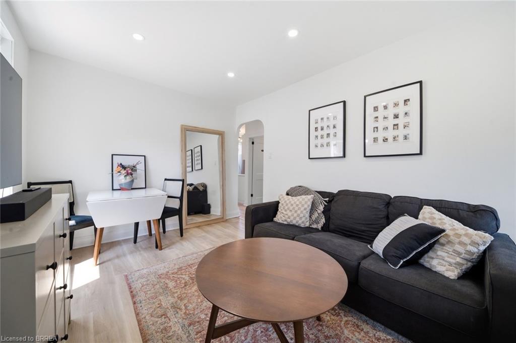 8 Russell Street Property Photo 4