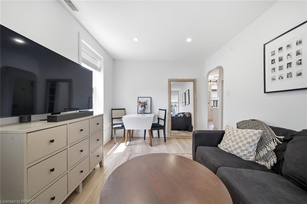 8 Russell Street Property Photo 5