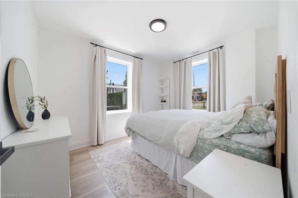 8 Russell Street Property Photo 9