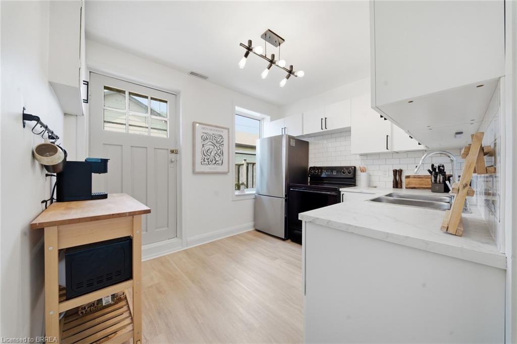 8 Russell Street Property Photo 10