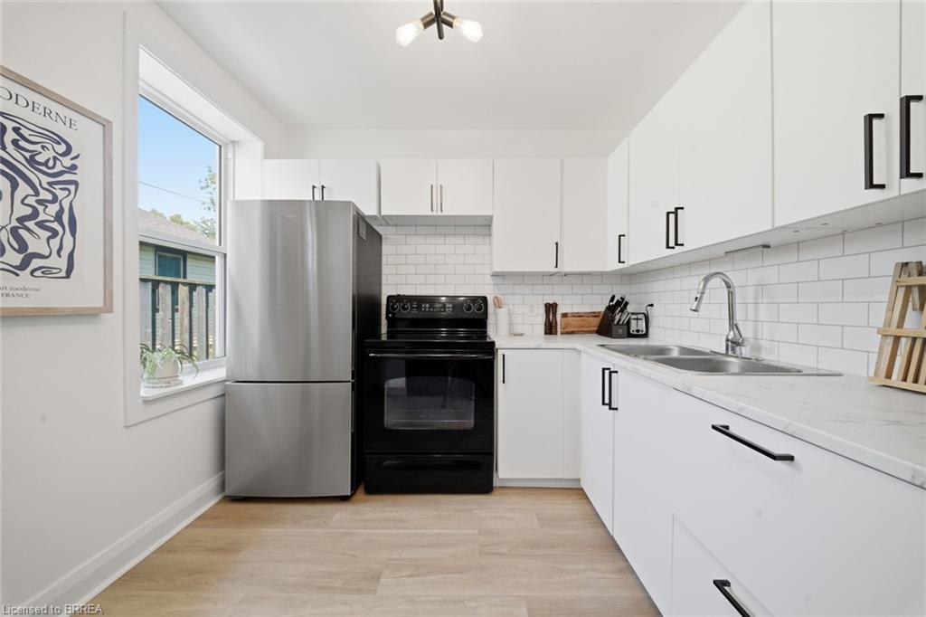 8 Russell Street Property Photo 11