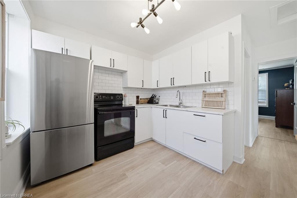 8 Russell Street Property Photo 12