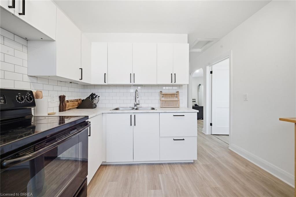 8 Russell Street Property Photo 13
