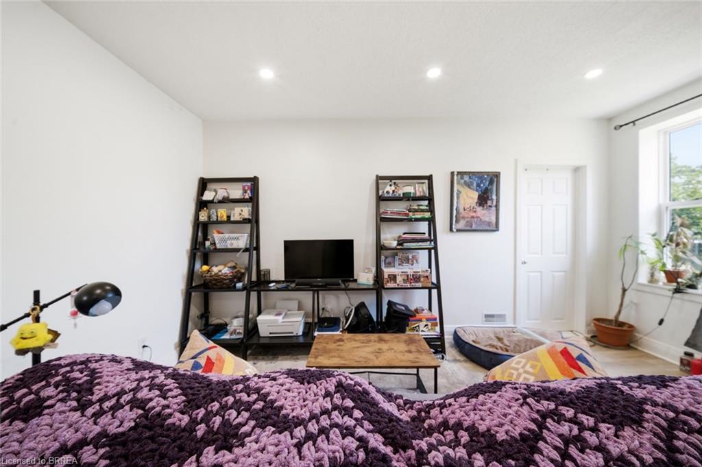 8 Russell Street Property Photo 21