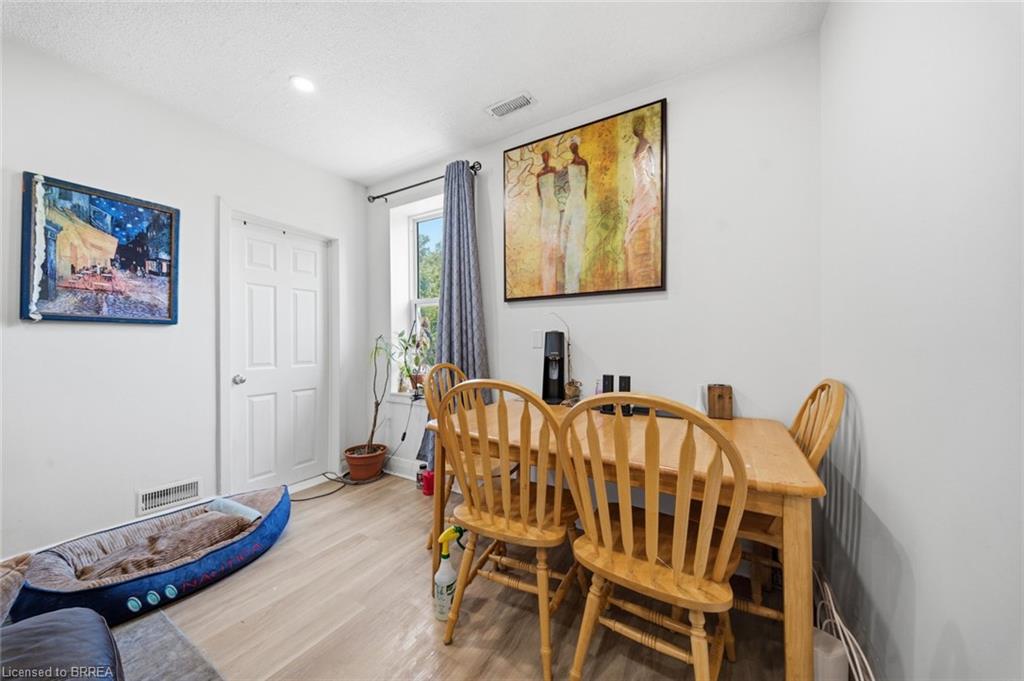 8 Russell Street Property Photo 22