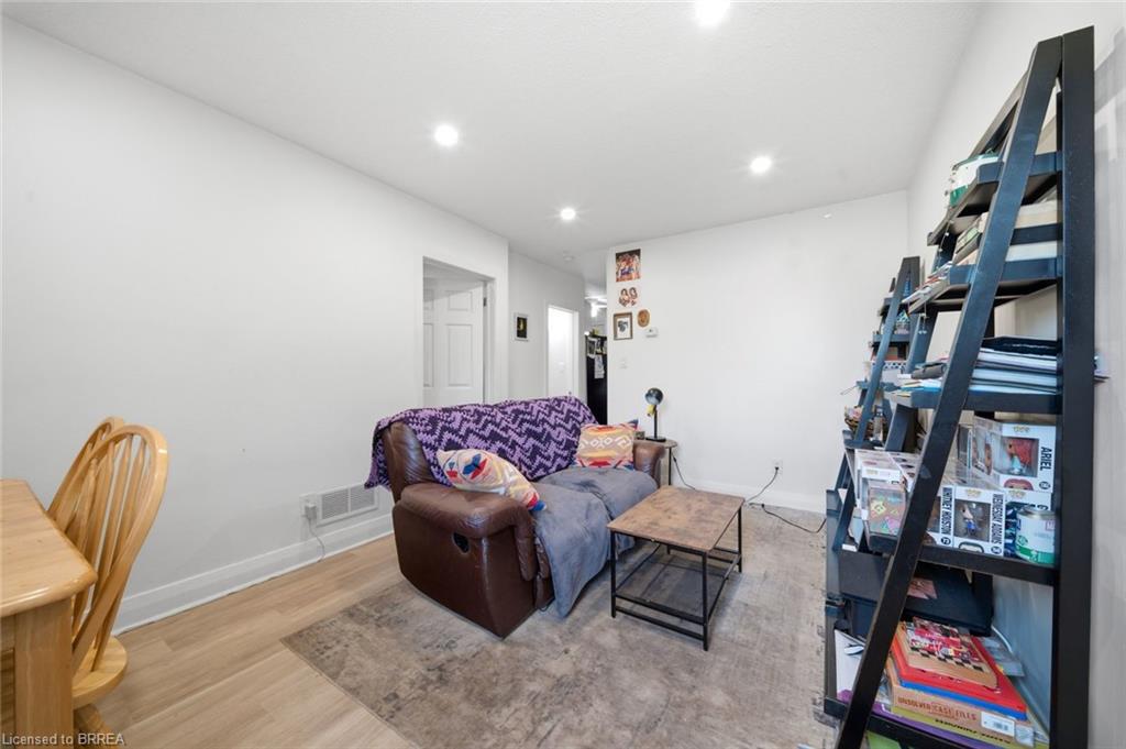 8 Russell Street Property Photo 23