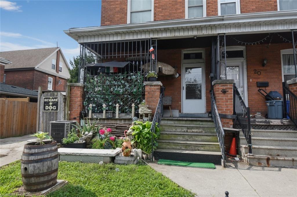 22 Picton Street E Property Photo 2