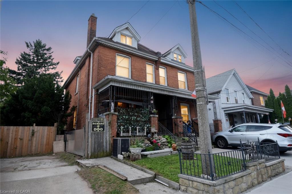22 Picton Street E Property Photo 3