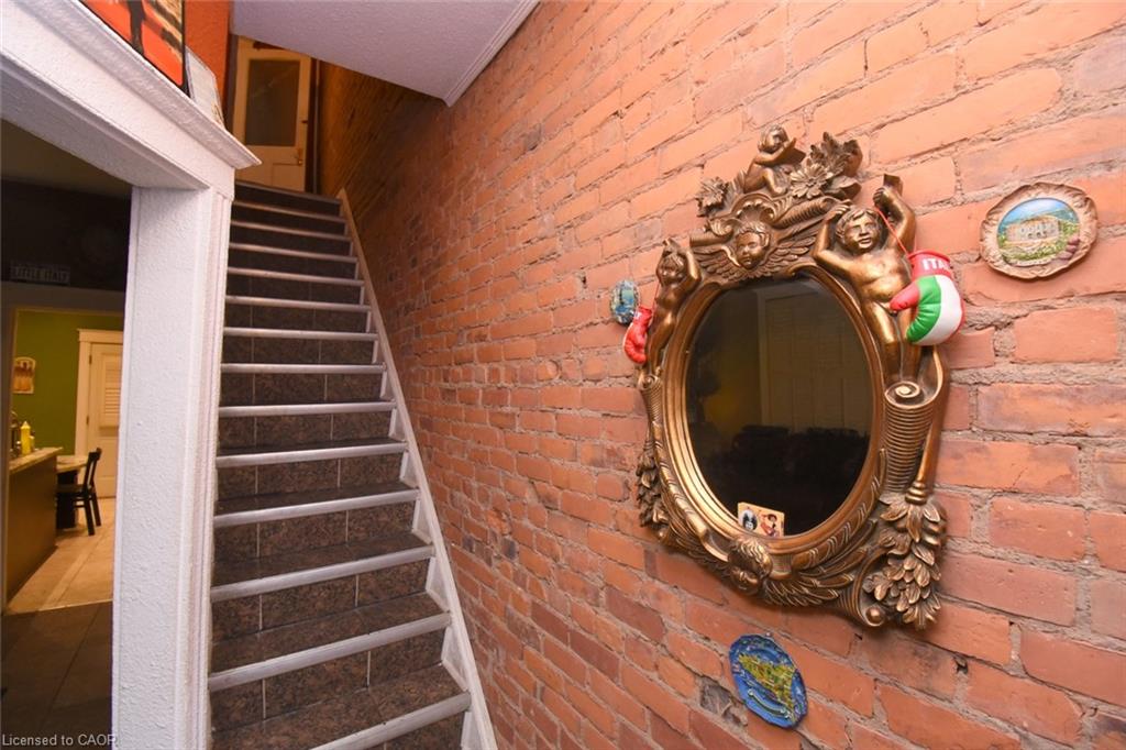 22 Picton Street E Property Photo 5
