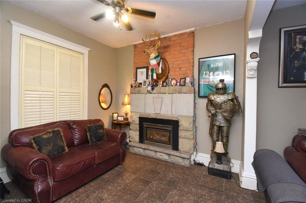22 Picton Street E Property Photo 6