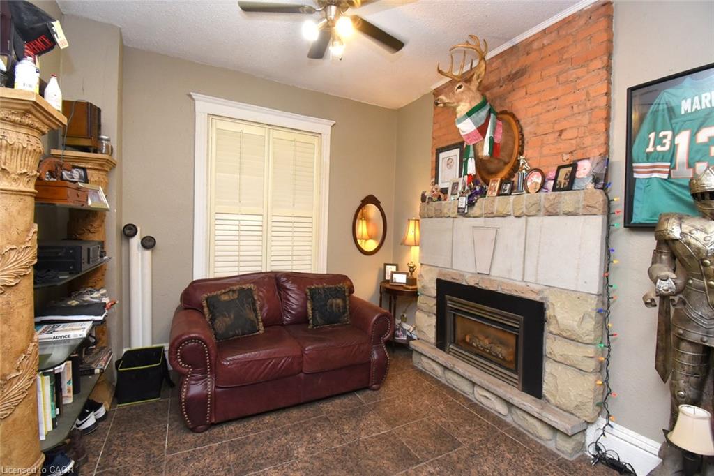 22 Picton Street E Property Photo 7
