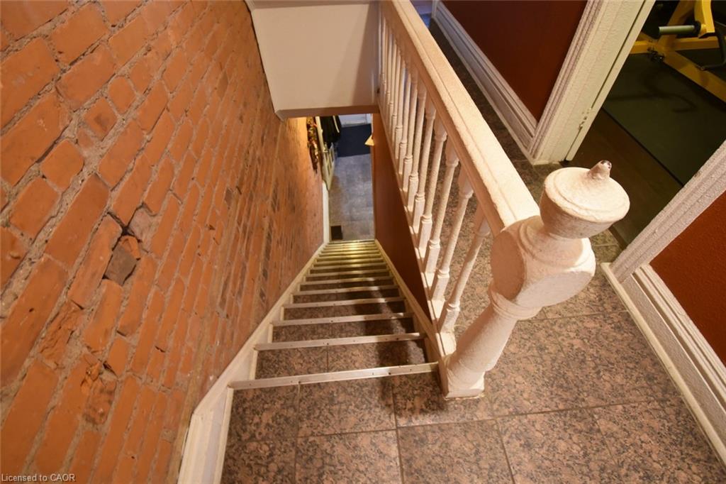 22 Picton Street E Property Photo 15