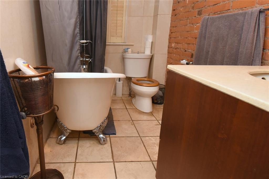 22 Picton Street E Property Photo 22