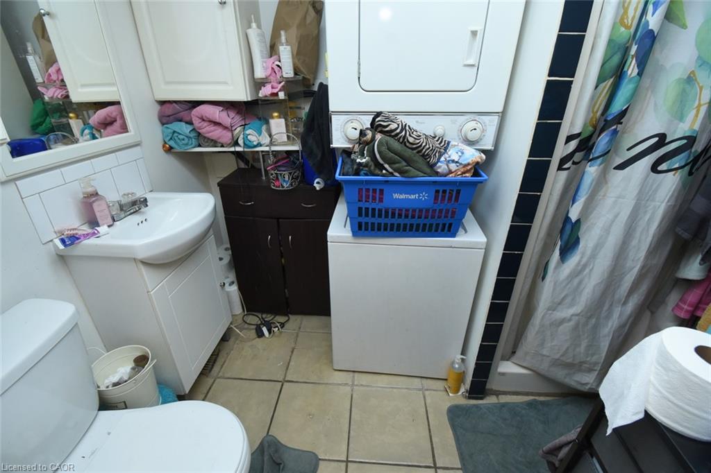 22 Picton Street E Property Photo 23