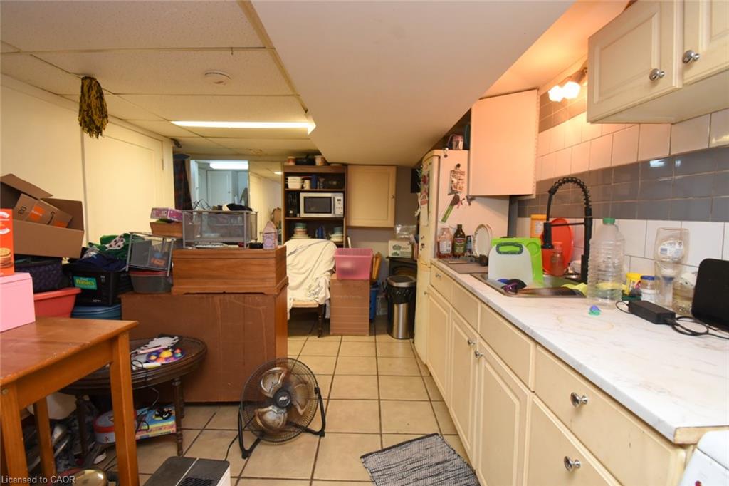 22 Picton Street E Property Photo 24