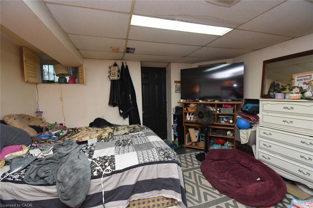 22 Picton Street E Property Photo 25