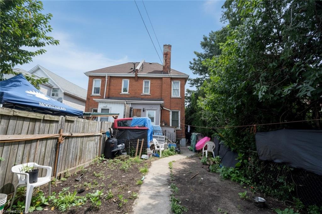 22 Picton Street E Property Photo 27